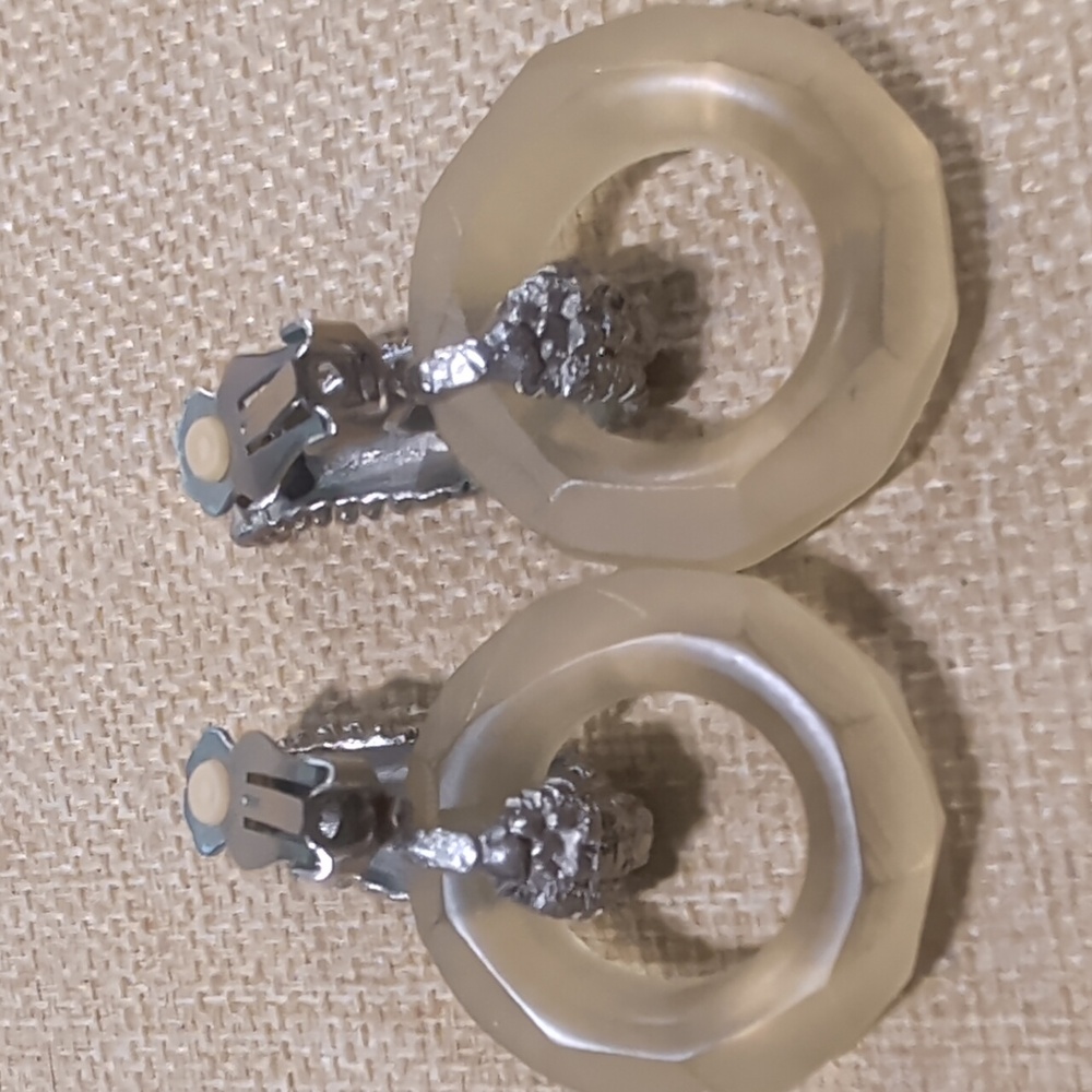 80s Vintage RJ Graziano Chunky Frosted Lucite Silver Statement Drop Clip Earring - Picture 8 of 9